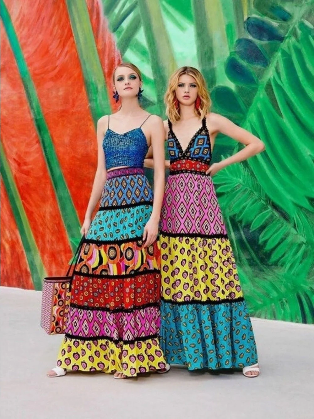 Alice + Olivia “Karolina” Crochet‑Trimmed Paneled Printed Crepe Maxi Dress - Picture 2 of 16